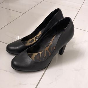 Jessica Simpson black heels